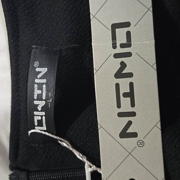 Elegant Black Sleeveless Dress - Picture 7 of 9